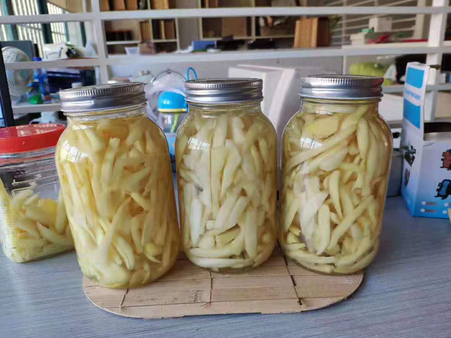 醋泡生姜是一种养生的方法，醋泡生姜具有养胃、减肥、防脱发，防止慢性病，提升人体阳气的功效。